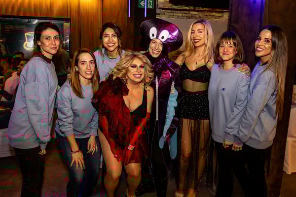 cena show groucho despedidas sevilla