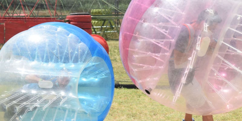 Jugar una partida de bubble fútbol en Sevilla