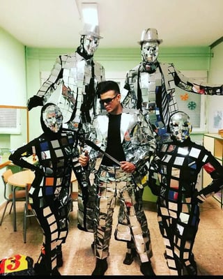 Pasacalles para espectáculo mirrorman Cádiz