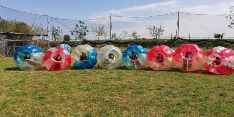 Jugar una partida de bubble fútbol en Sevilla