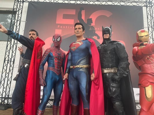 fiesta temática animación super héroes en Chiclana