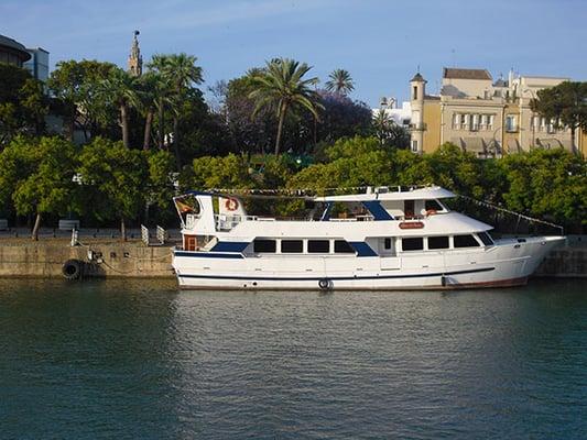 Yate de lujo por el Guadalquivir