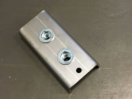 Pose d'insert sur pièce pliée