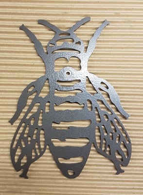 Découpe d’une abeille en acier, épaisseur 2 mm 