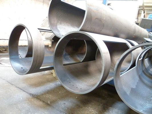 Découpe de tubes en acier, diamètre 193,7 mm, épaisseur 6 mm