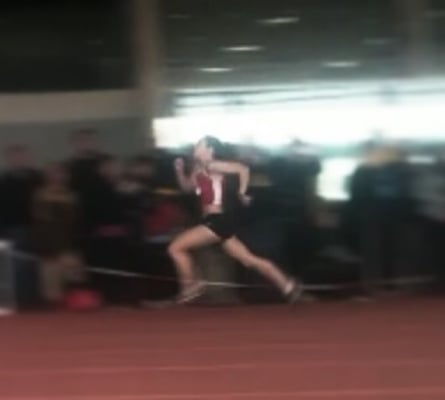 Carolina corriendo en una competición