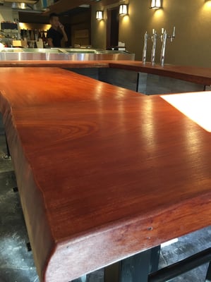 この自然な形がやっぱり耳突板の醍醐味です。