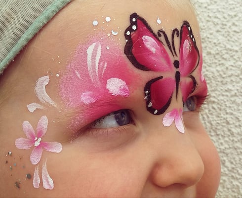 One Stroke Schmetterling auf Stirn, Kinderschminken 