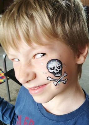 Kinderschminken Junge Totenkopf Schädel Knochen Penzberg