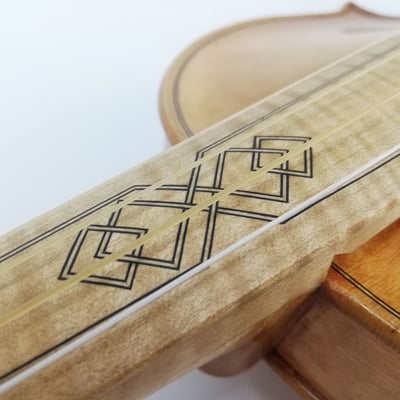 Barockgriffbrett meiner Jakob Stainer Violine mit wunderschönen Intarsien. Alle Instrumente können auch online bestellt werden
