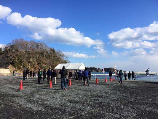 福幸市場前で追悼式