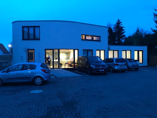 Nachverdichtung mit Arxtpraxis und Wohnungen