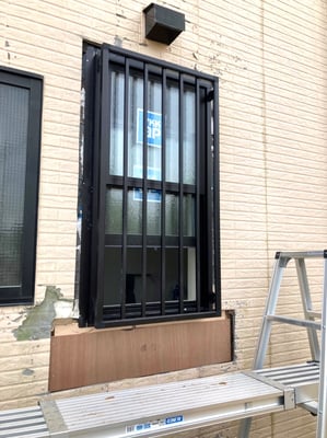 腐った木材部分の補強・新サッシの取付