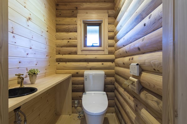ログハウスのトイレ