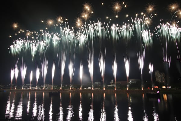 入選　河畔に林立　中村靖彦 様