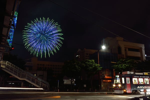 入選６：信号は赤　花火は青：白井伸幸