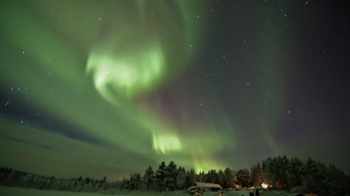 Polarlicher über der Lapplands Drag Huskyfarm