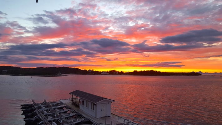 Sonnenuntergang in Norwegen und die Boote