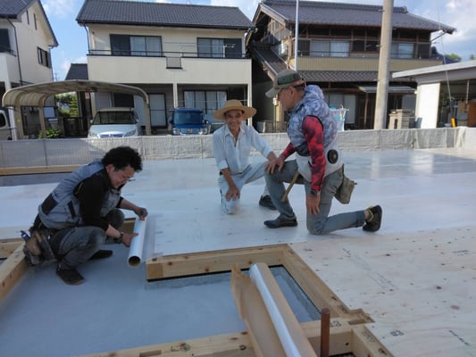 養生の粘着シート貼り