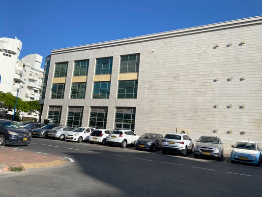 Supermarché en bas de l'immeuble