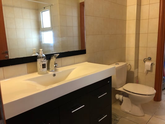 2ème sdb, avec baignoire jacuzzi