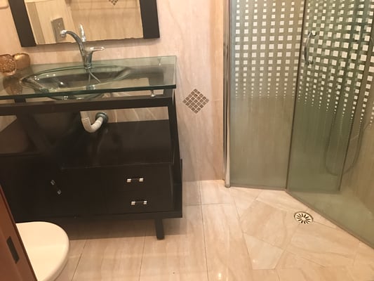 Parents shower bathroom