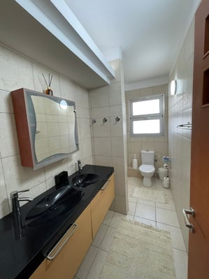 Parents shower bathroom