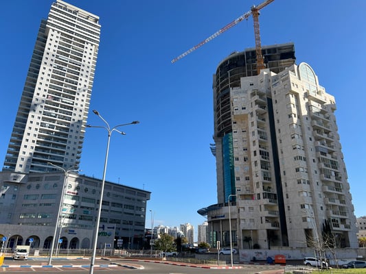 Centre commercial Seamal juste en face