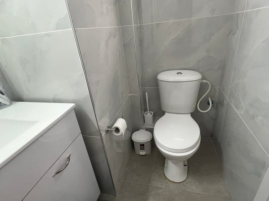 Parents shower bathroom