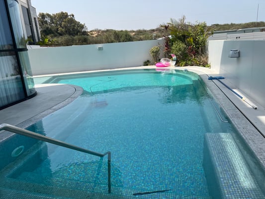 belle piscine arrondie