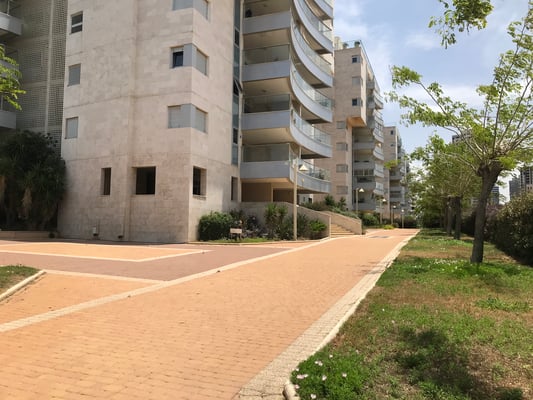 Direct access to the beach