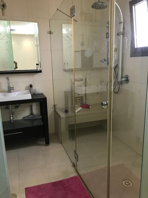 Parents shower bathroom