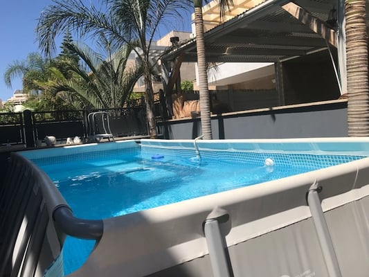 Piscine posée sur le sol