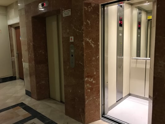2 ascenseurs dont un shabbatique