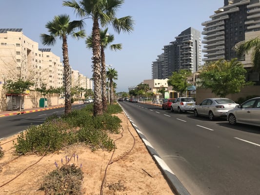 La plage est au bout de la rue