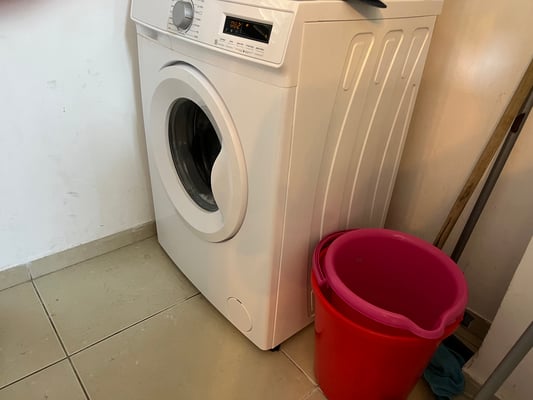 Buanderie avec lave-linge