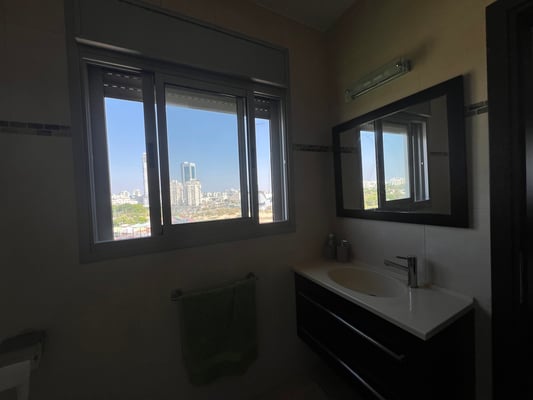 Parents Shower batroom