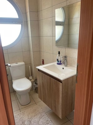 2nd bathroom