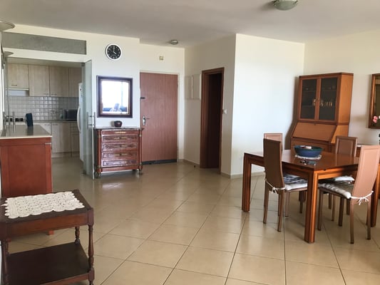 Entrée côté gauche