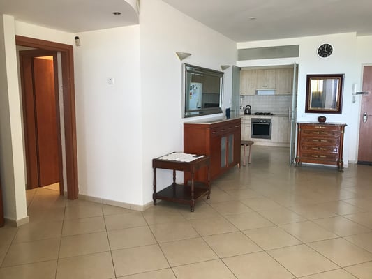 Entrée côté droit