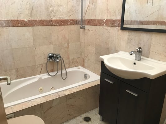 Salle de bain baignoire complète