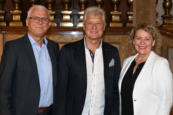 Foto: v.l.:  GÖD-FSG Vorsitzender Walter Deisenberger, der geehrte Robert Bamacher und GÖD Vorsitzende Gertraud Salzmann