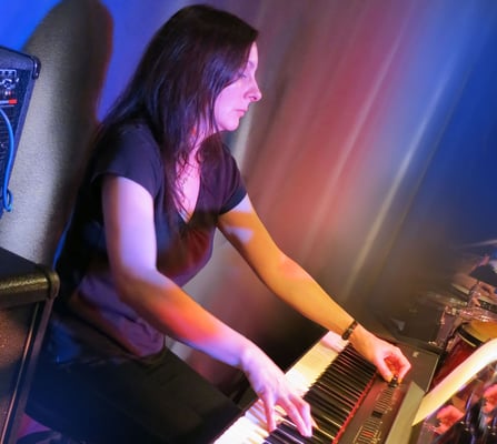 Yvonne Preising (Keyboards)