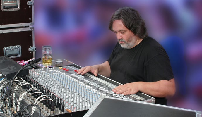 Klaus Fugmann (Mischpult, Technik)