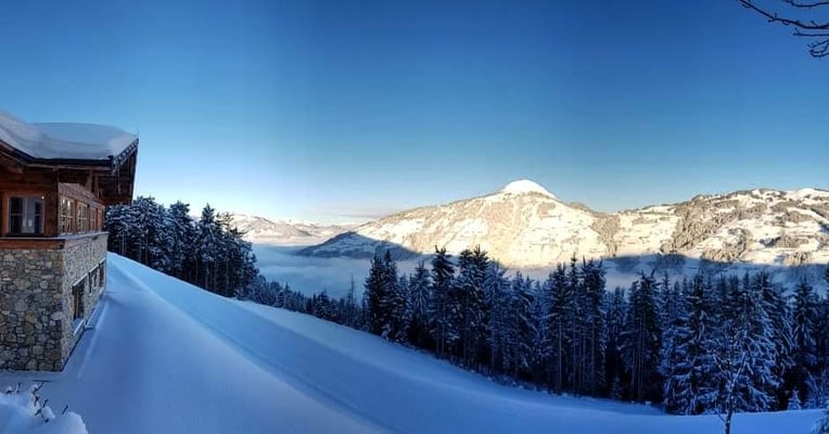 Blick hinüber zur Hohe Salve in ihrem Winterkleid