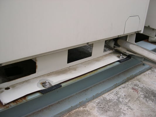 基礎プレート座金補強　後日周辺塗装