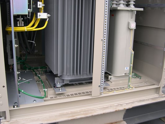 トランス防振ゴム取付