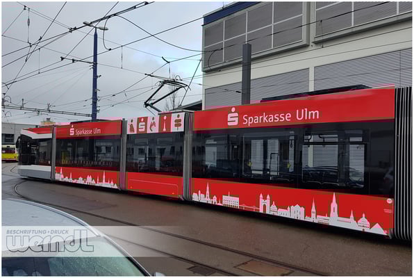 Neue Straßenbahn, Neue Linie, Perfekt foliert von Werndl Design.