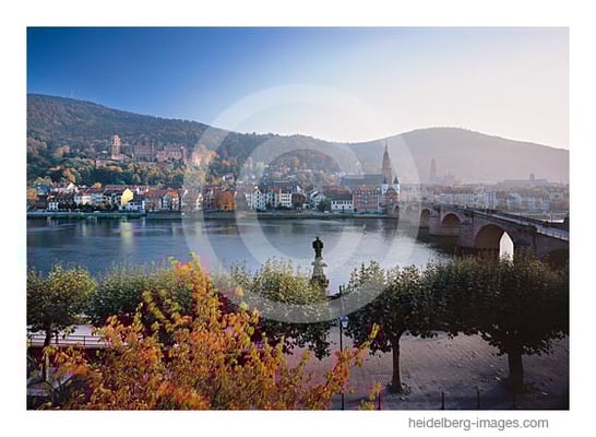Archiv-Nr. hc2012166 | Alte Brücke und Altstadt im Herbst
