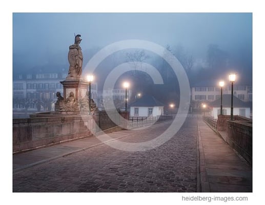 Archiv-Nr. hc2019144 | Auf der Alte Brücke im Nebel